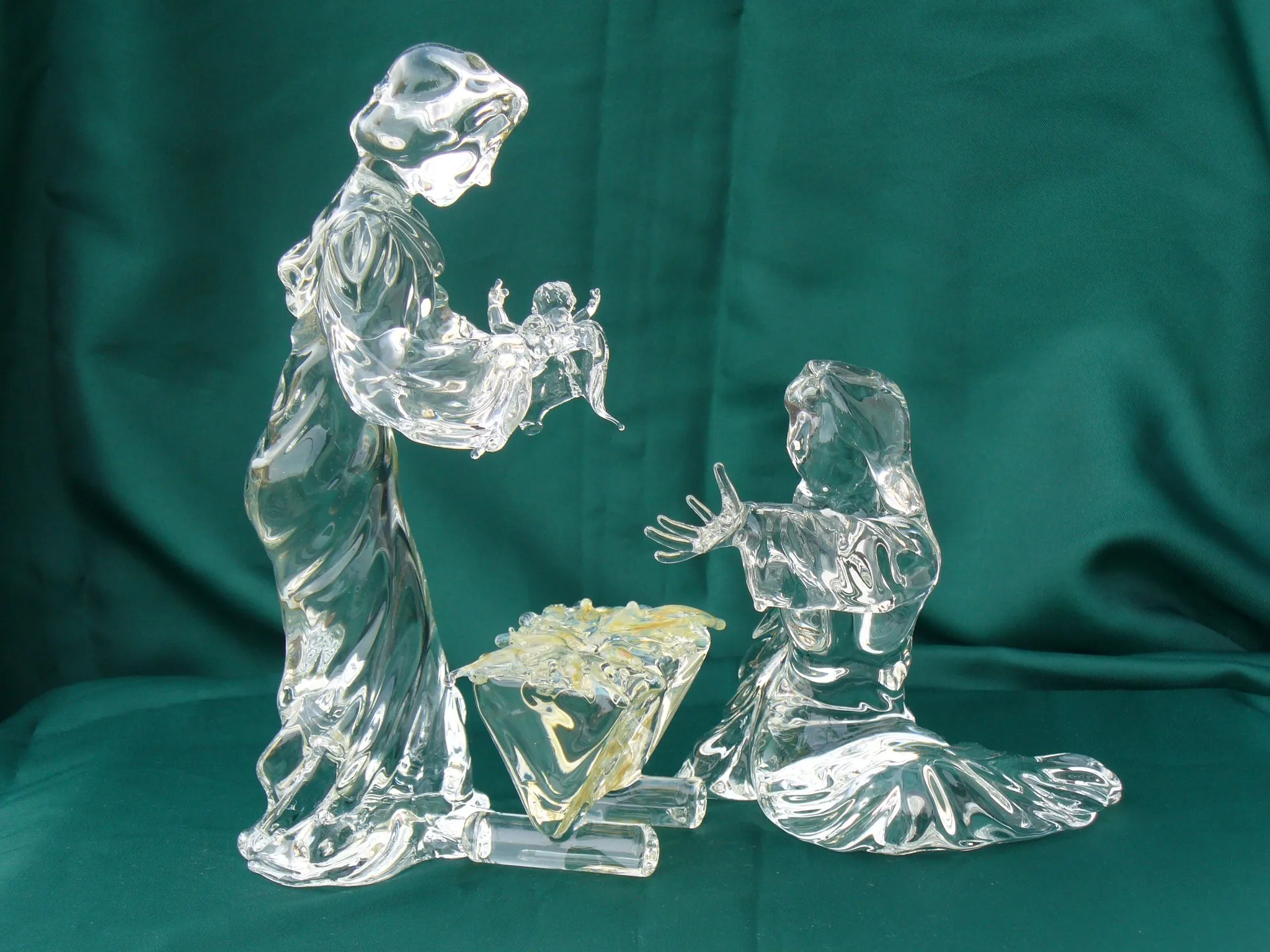 Glass sculpture: Nativity with Joseph and Mary