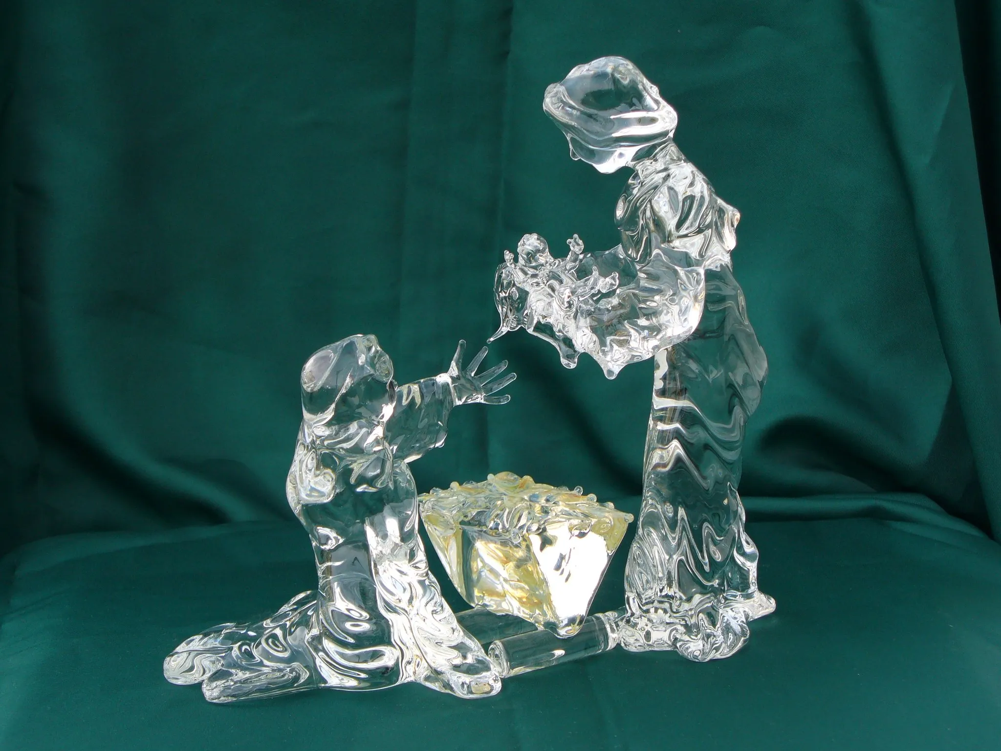 Glass sculpture: Nativity with Joseph and Mary — view 2