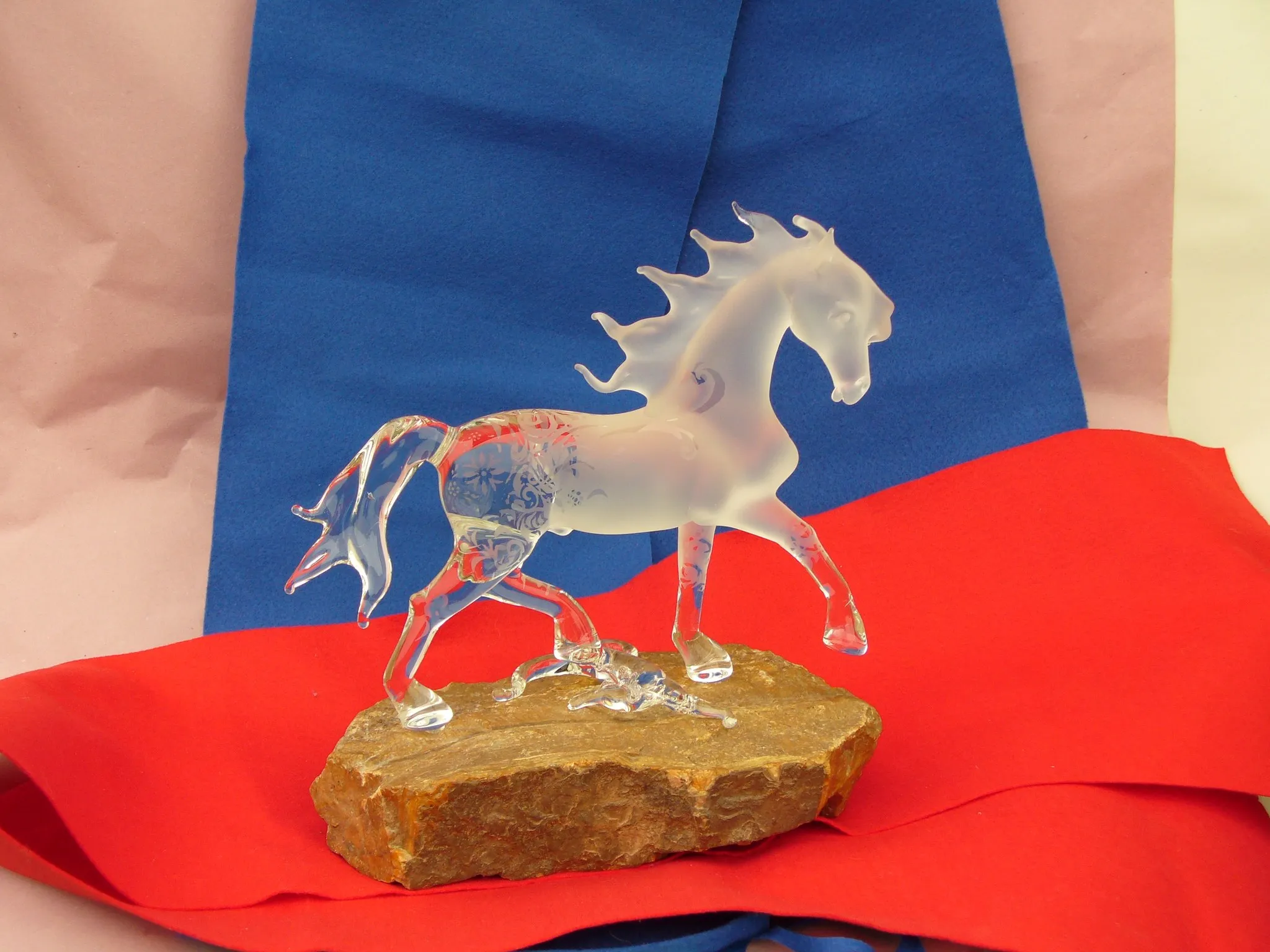 Glass sculpture: Horse on a Rock — view 2
