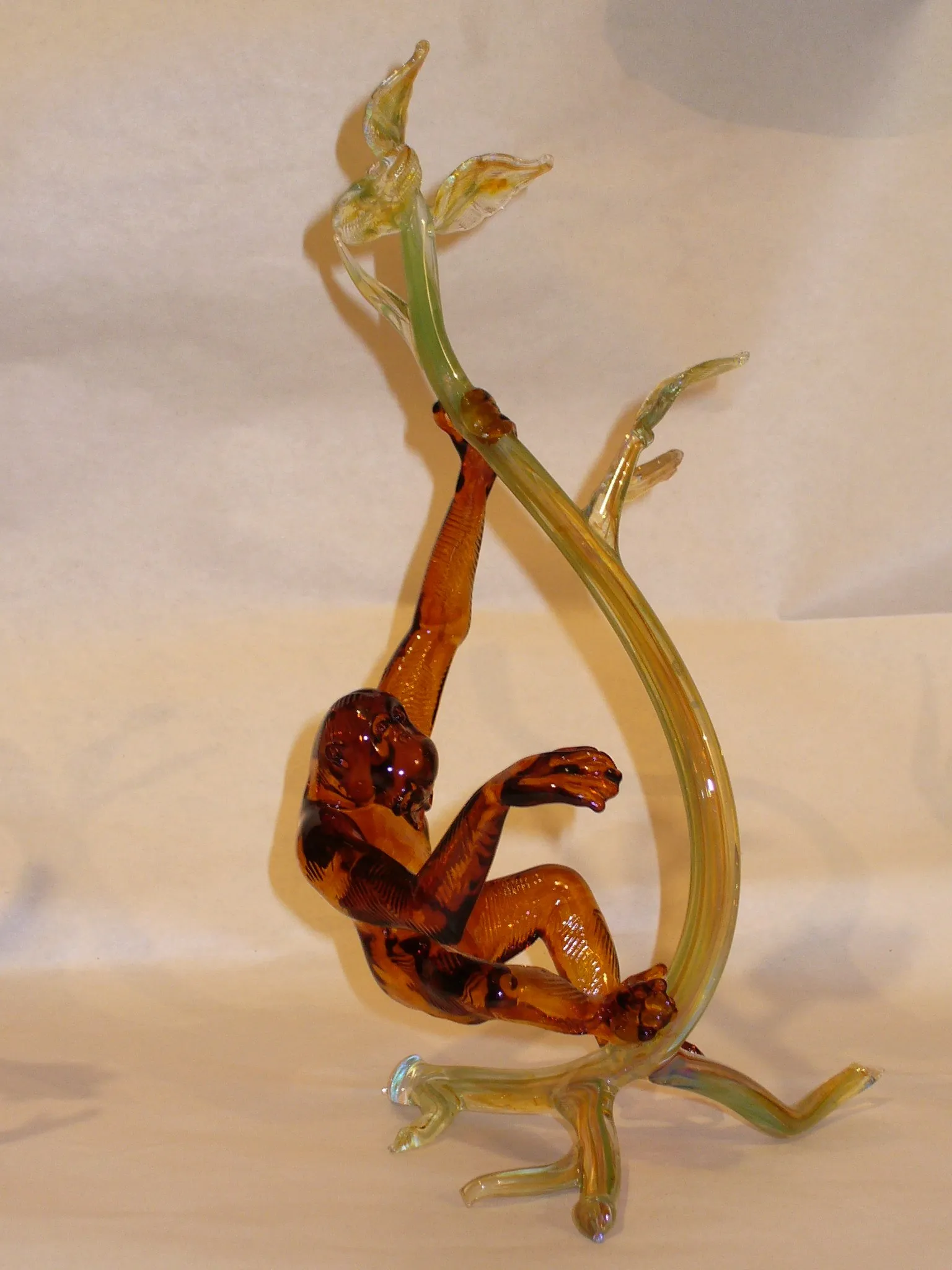 Glass sculpture: Monkey Hanging from the Vine — view 2