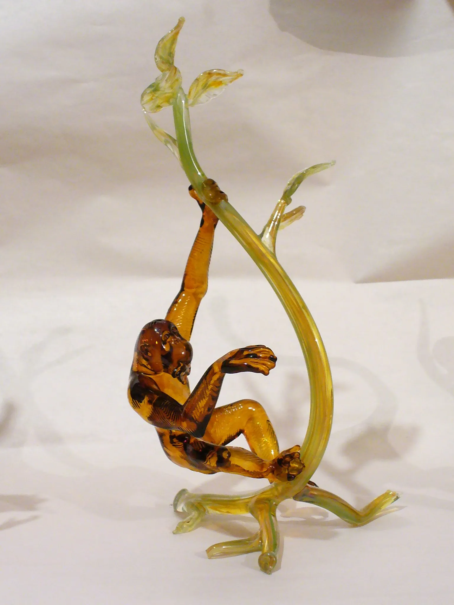 Glass sculpture: Monkey Hanging from the Vine — view 4