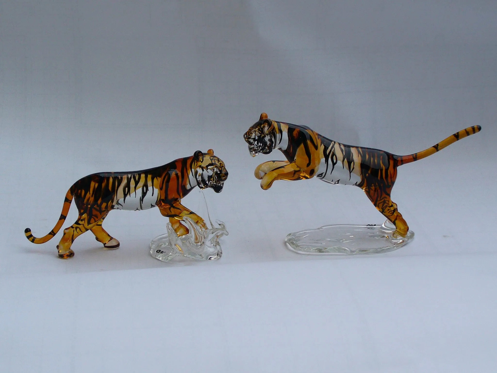 Glass sculpture: Two Tigers