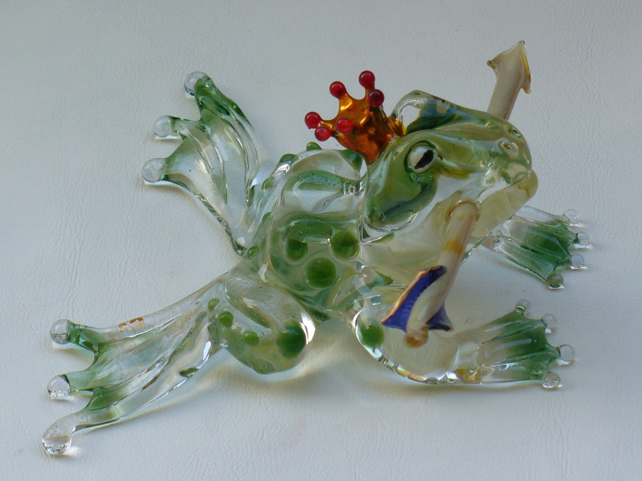 Glass sculpture: Crowned Frog