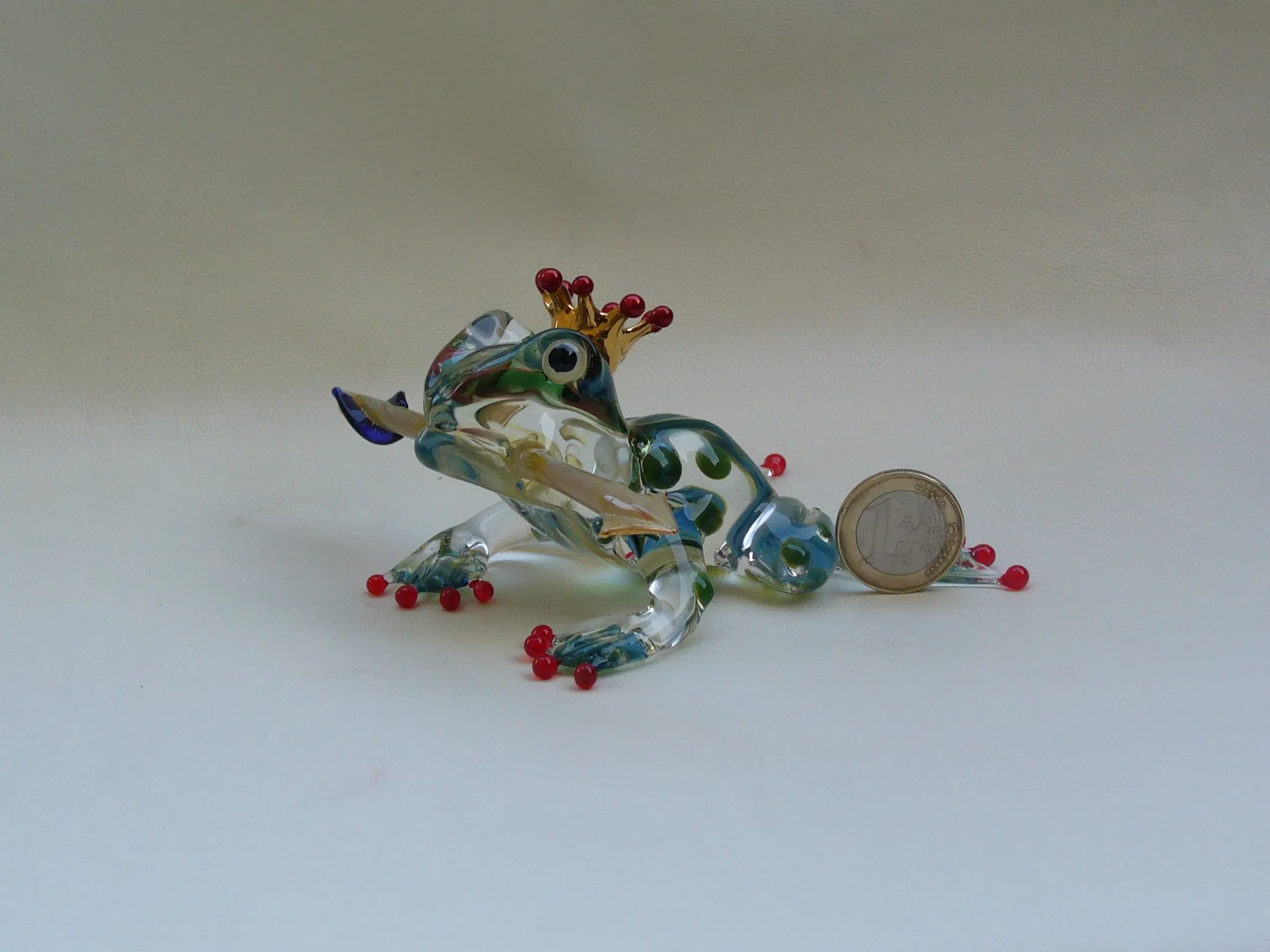 Glass sculpture: Crowned Frog — view 2