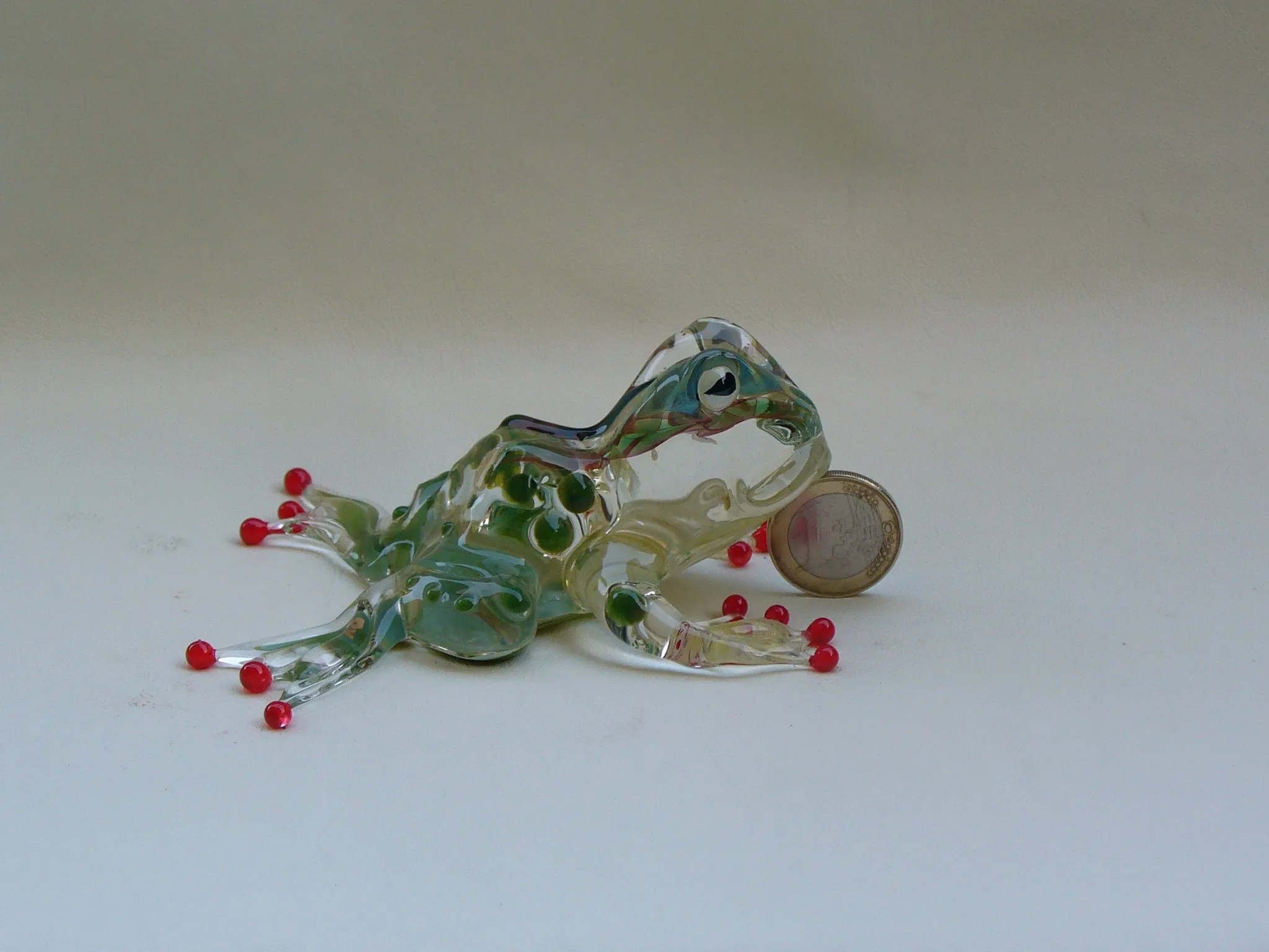 Glass sculpture: Crowned Frog — view 3
