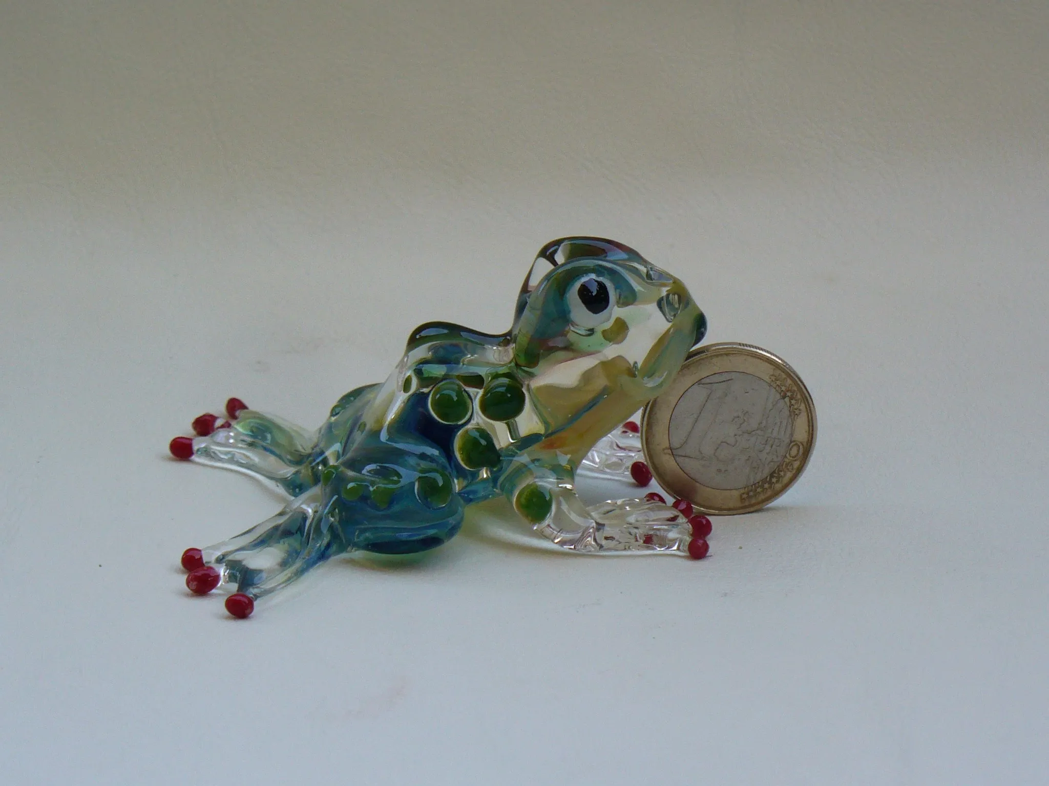 Glass sculpture: Crowned Frog — view 4