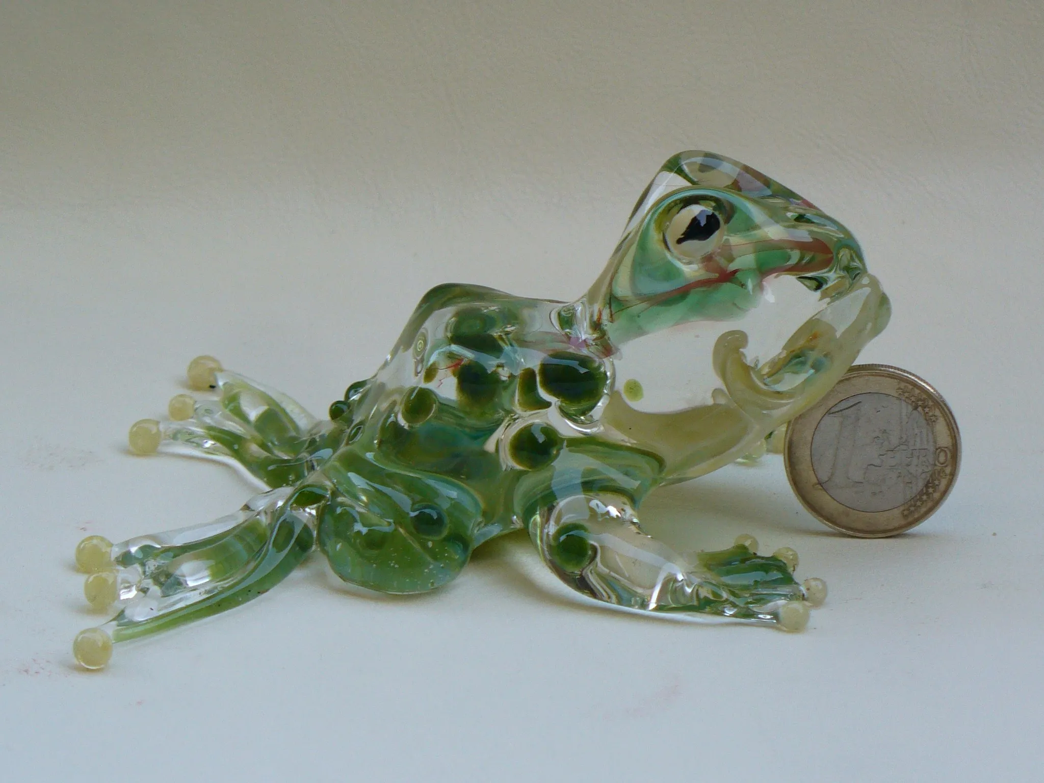 Glass sculpture: Crowned Frog — view 5